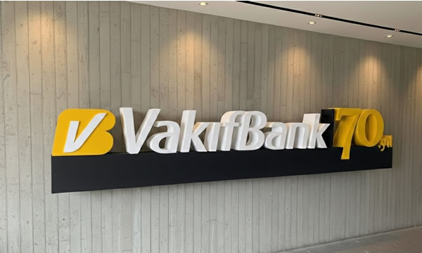 Marka tanıtımı için özel şekilli strafor logo